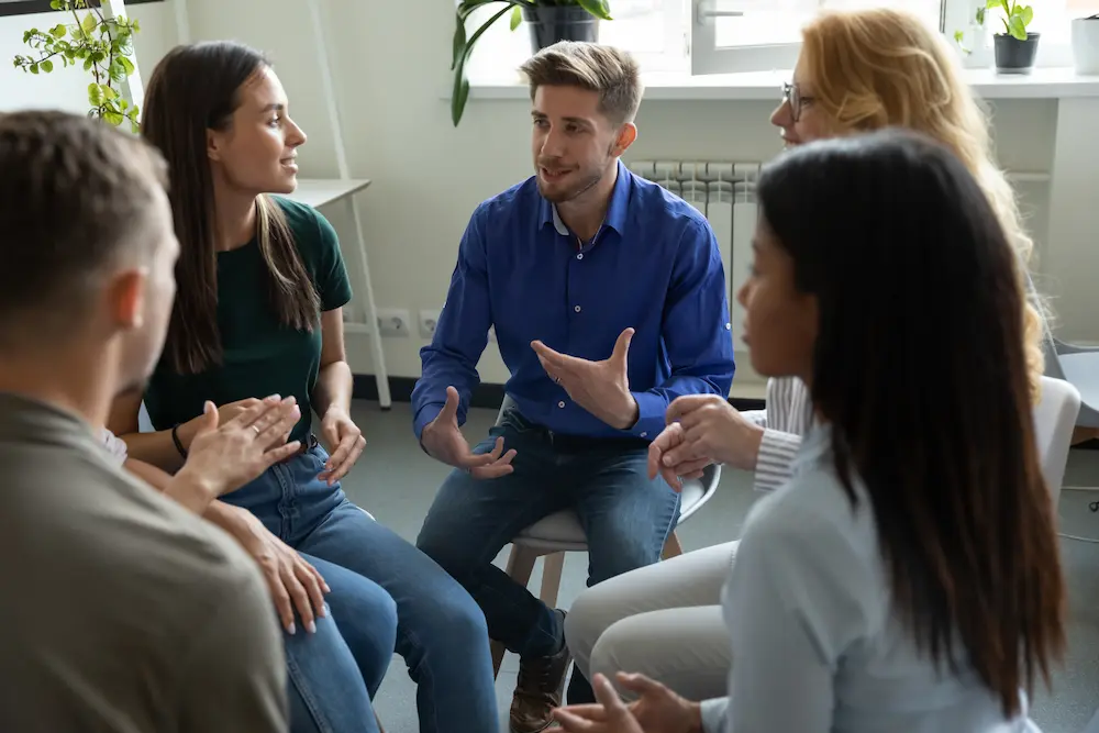Vielfältiges Team im Büro